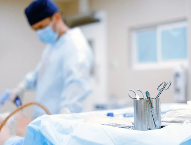 Kłykciny kończyste odbytu – objawy, przyczyny i leczenie