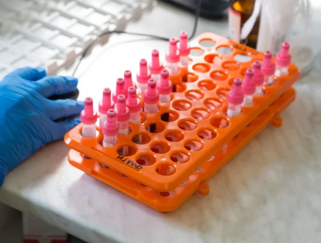 Placebo w badaniach klinicznych – czym jest i czy pacjent zawsze może je otrzymać?
